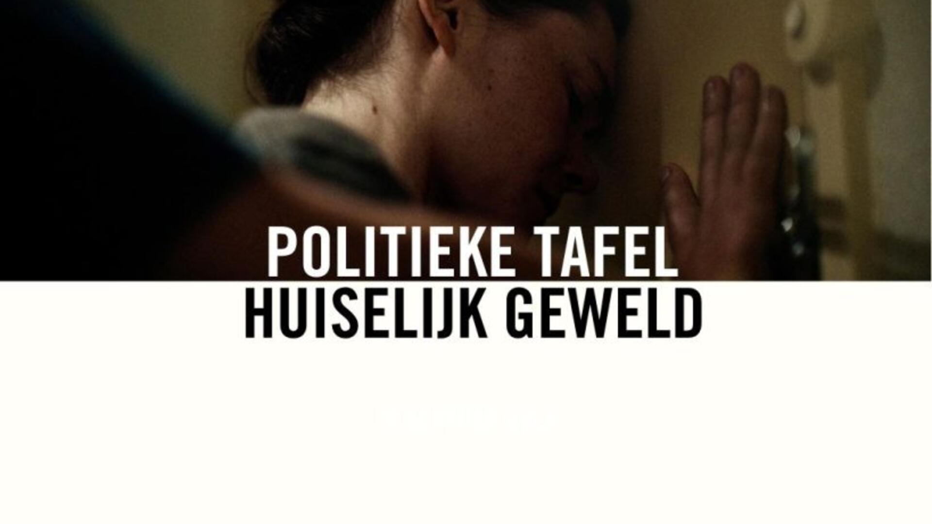poster over de activiteit met de informatie en het PRO logo, samen met een duistere foto van een vrouw die tegen een deur leunt, we zien haar gezichtsuitdrukking niet